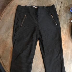 Woman’s crop skinny dress pants